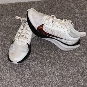 Nike Zoom Gravity Women’s Sneakers